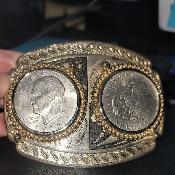 Vintage 80's 90's Silver and Gold One Dollae Coin Belt Buckle - Picture 3 of 8